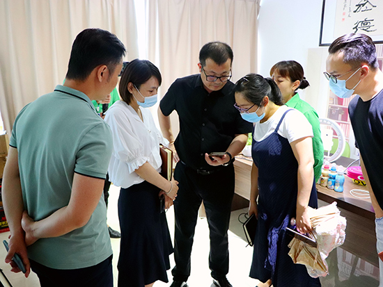 熱烈歡迎創(chuàng)新協(xié)同中心吳主任一行蒞臨火爆網(wǎng)參觀考察! 熱烈歡迎創(chuàng)新協(xié)同中心吳主任一行蒞臨火爆網(wǎng)參觀考察!