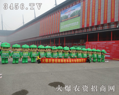 火爆卡通氣模寶寶們在人潮中為顯眼