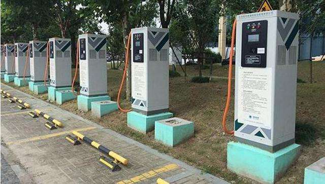 公共充電基礎(chǔ)設(shè)
